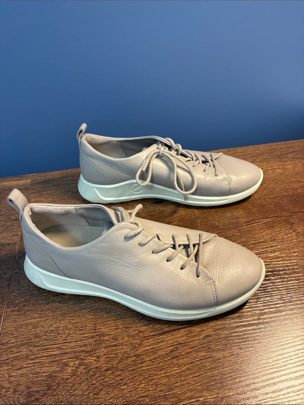 Ecco - Women’s Casual Lace-Up Leather Sneakers in Light Taupe